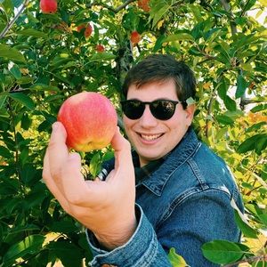 Meet your Posher, Max